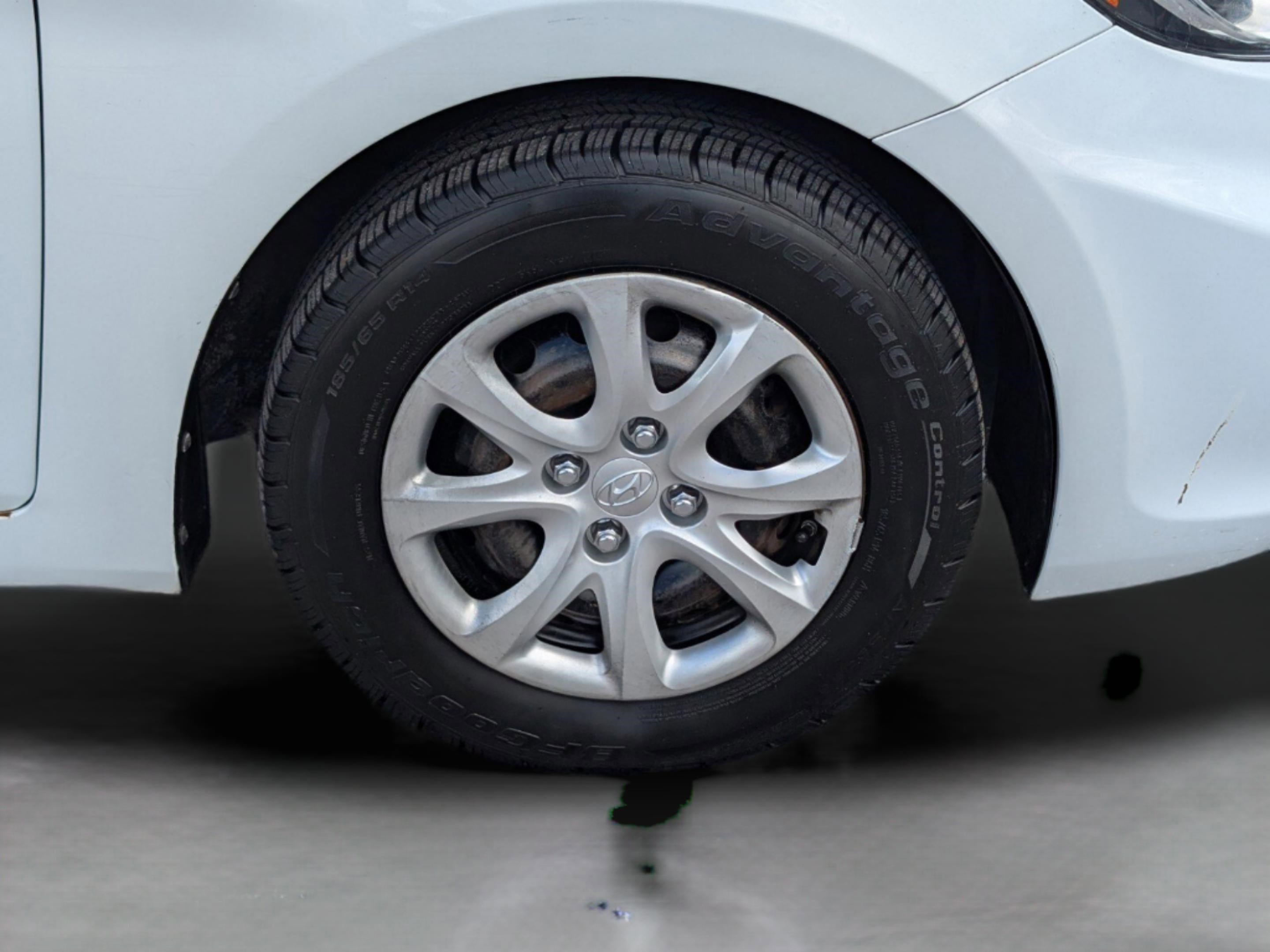 Used 2013 Hyundai Accent GS image 9