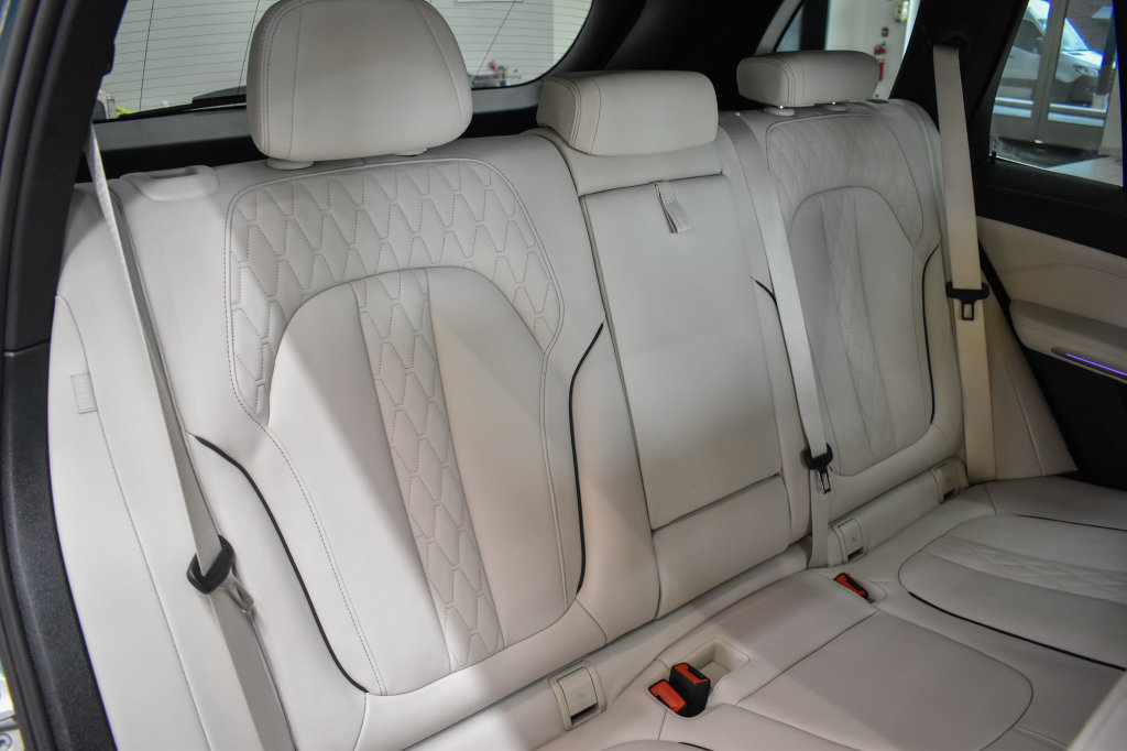 Used 2024 BMW X5 xDrive40i w/ Premium Package AWD/4WD image 28