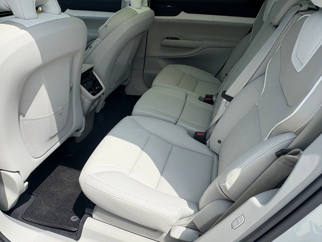 New 2026 Volvo EX90 Plus RWD image 19