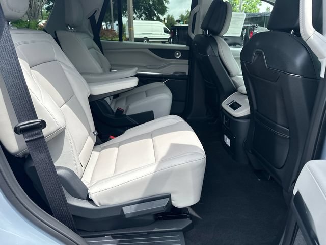 New 2026 Lincoln Navigator Reserve AWD/4WD image 16
