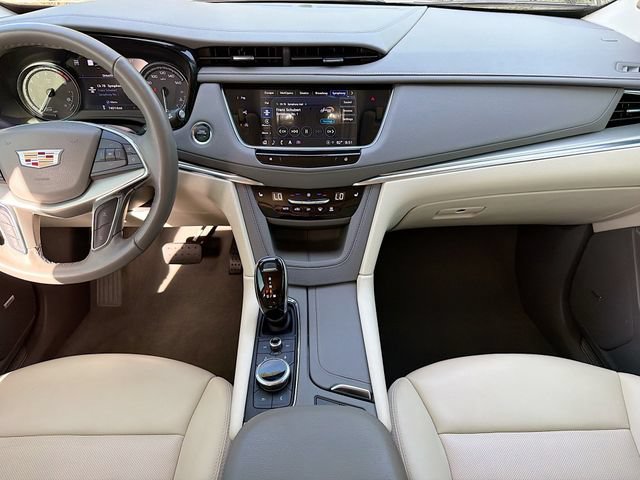 Used 2022 Cadillac XT5 Premium Luxury w/ Technology Package AWD/4WD image 19