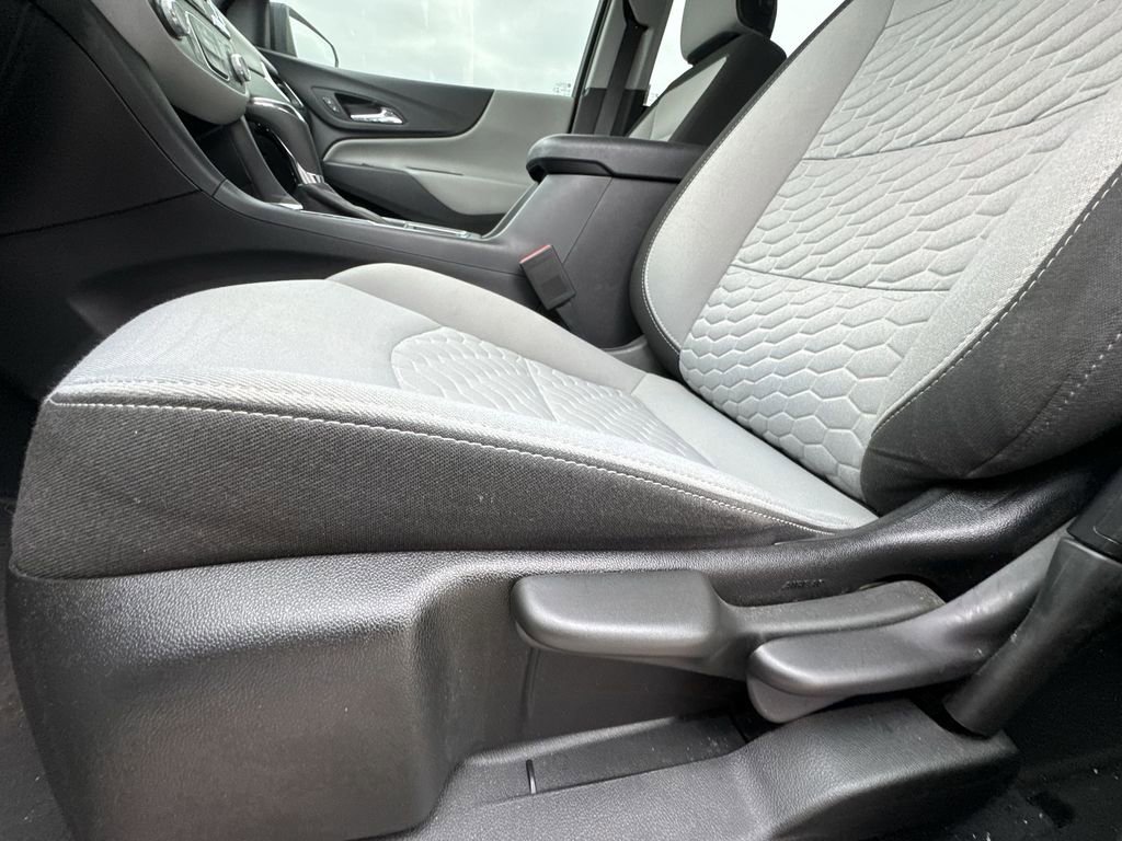 Used 2021 Chevrolet Equinox LS image 4