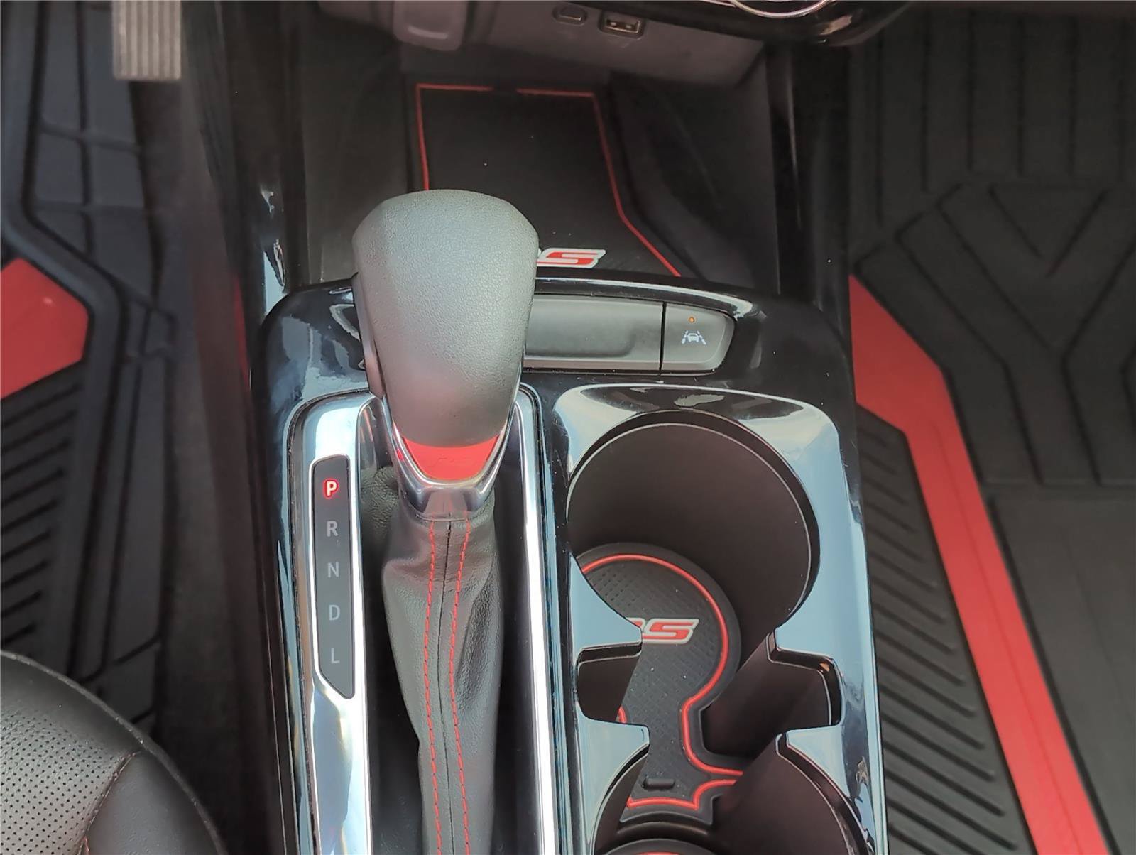 Used 2025 Chevrolet Trax RS w/ Sunroof Package FWD image 24