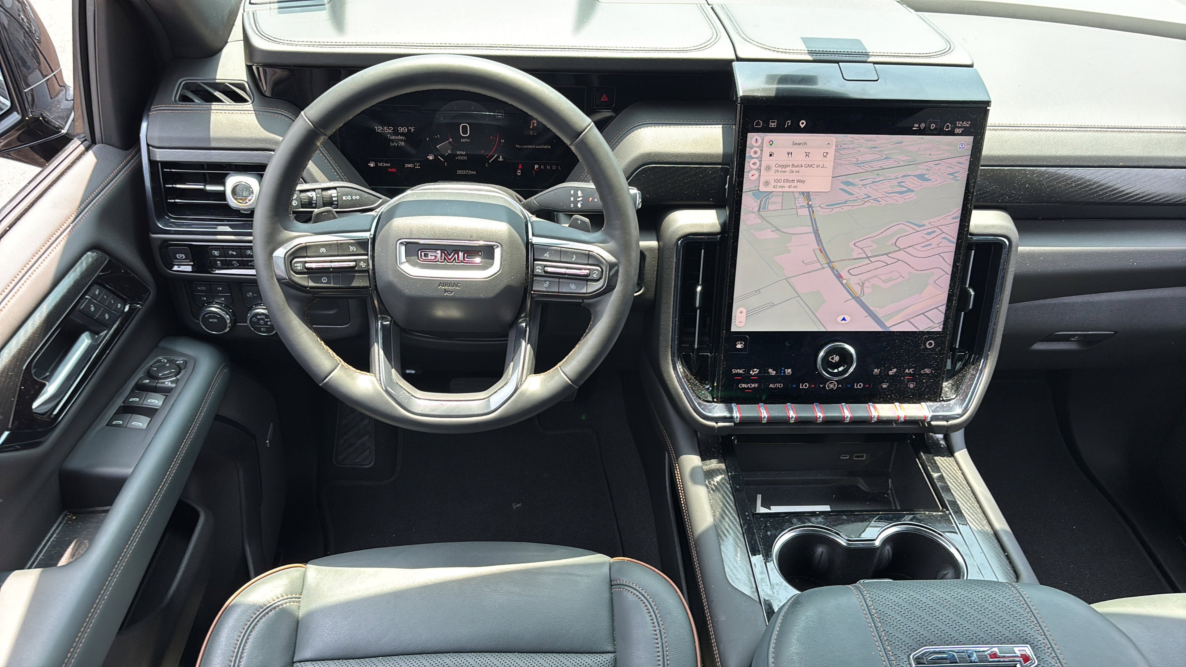 Used 2025 GMC Yukon XL AT4 AWD/4WD image 11