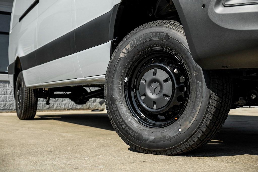 Used 2025 Mercedes-Benz Sprinter 2500 image 7