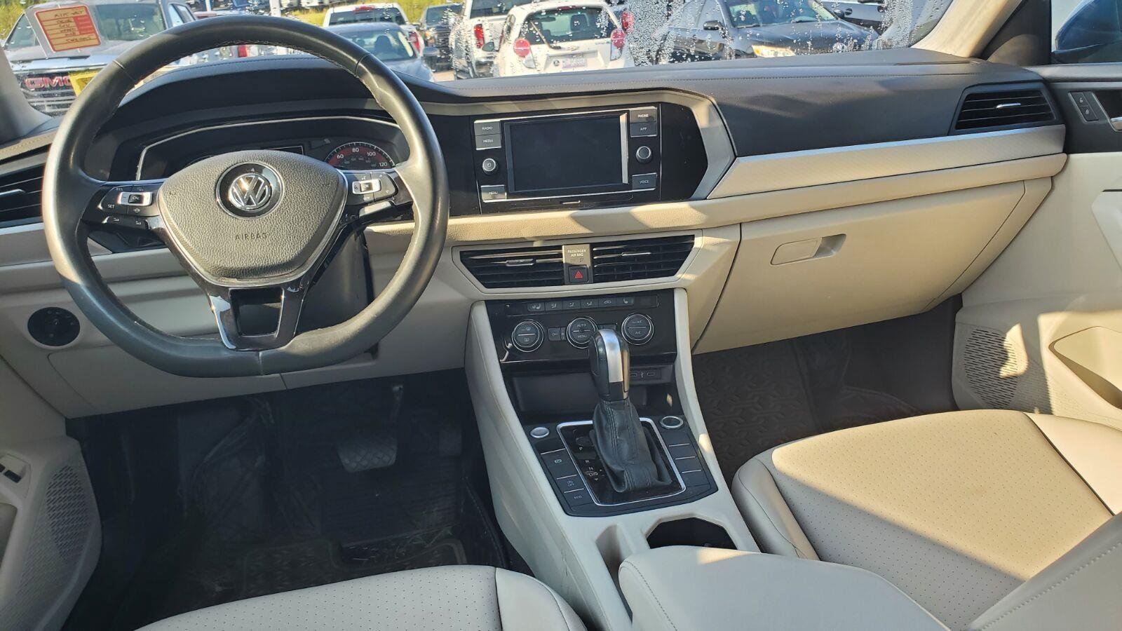 Used 2020 Volkswagen Jetta SE w/ SE Cold Weather Package FWD image 7