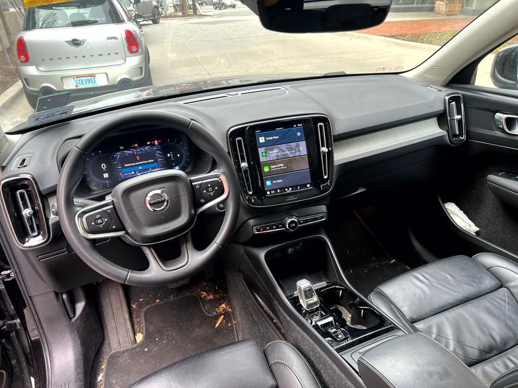 Used 2023 Volvo XC40 B5 Plus w/ Climate Package image 8