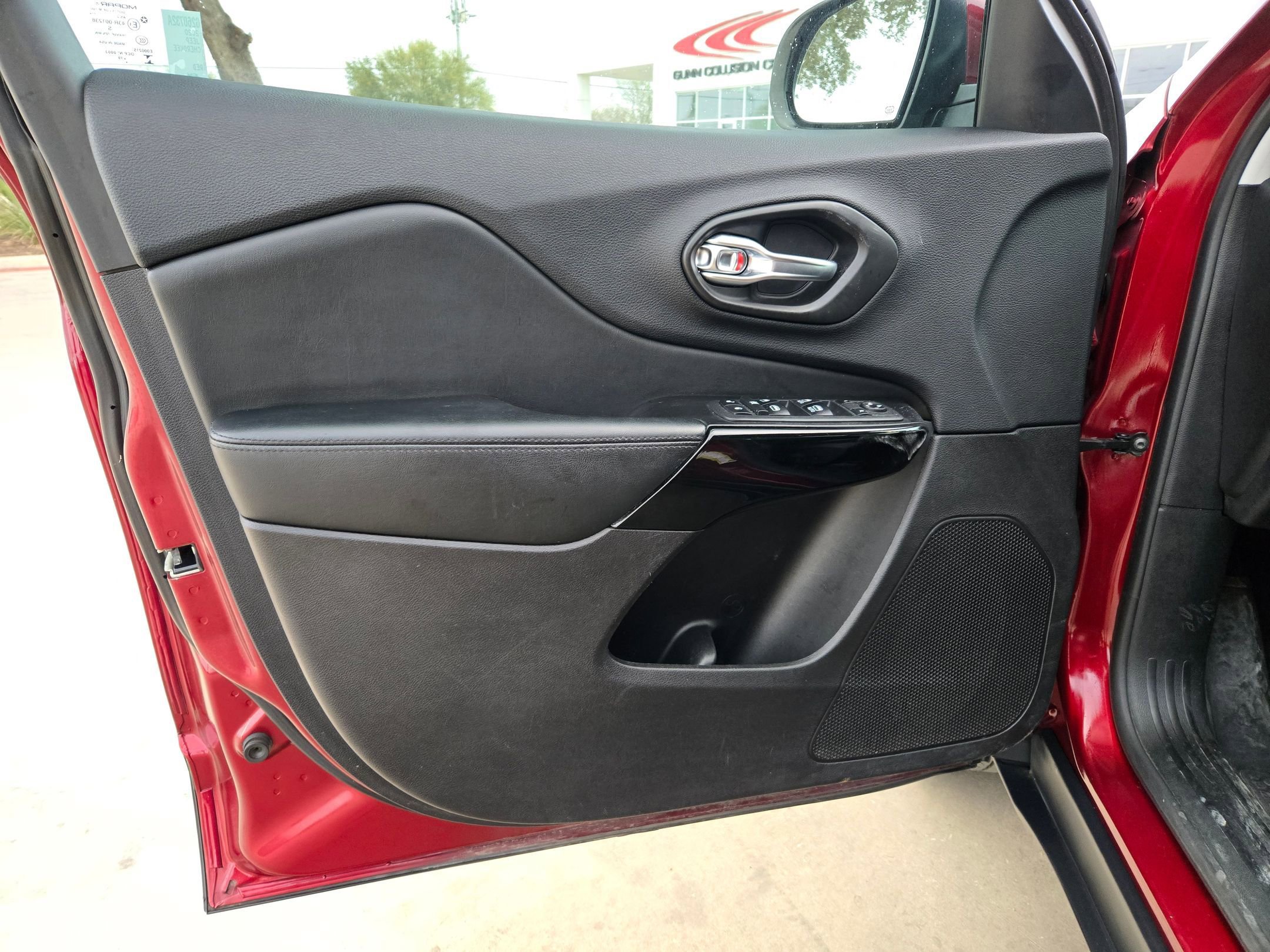 Used 2020 Jeep Cherokee Latitude Plus image 11