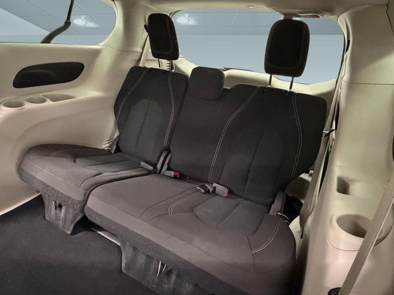 Used 2023 Chrysler Voyager LX image 22