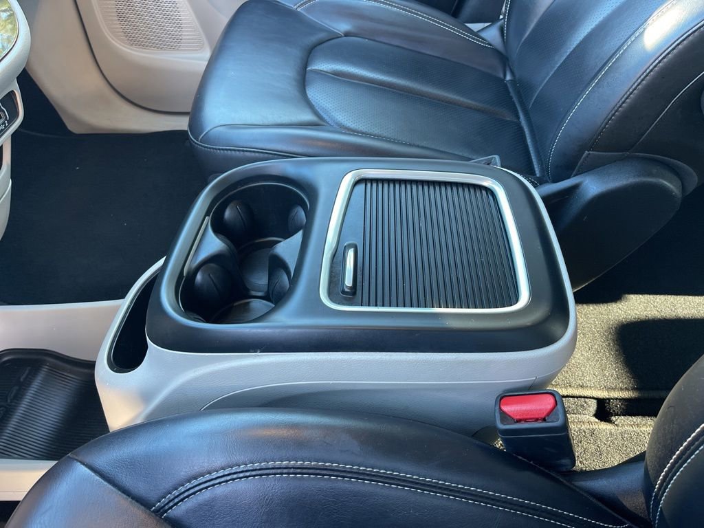 Used 2023 Chrysler Pacifica Touring-L image 15