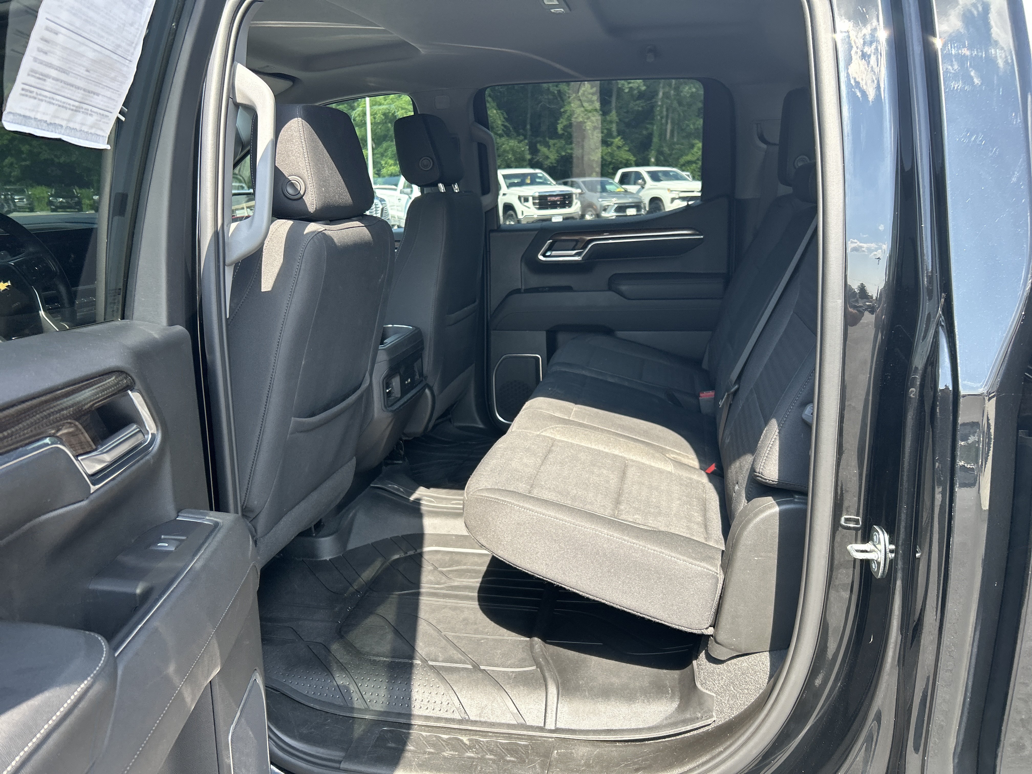 Used 2023 Chevrolet Silverado 1500 LT AWD/4WD image 23