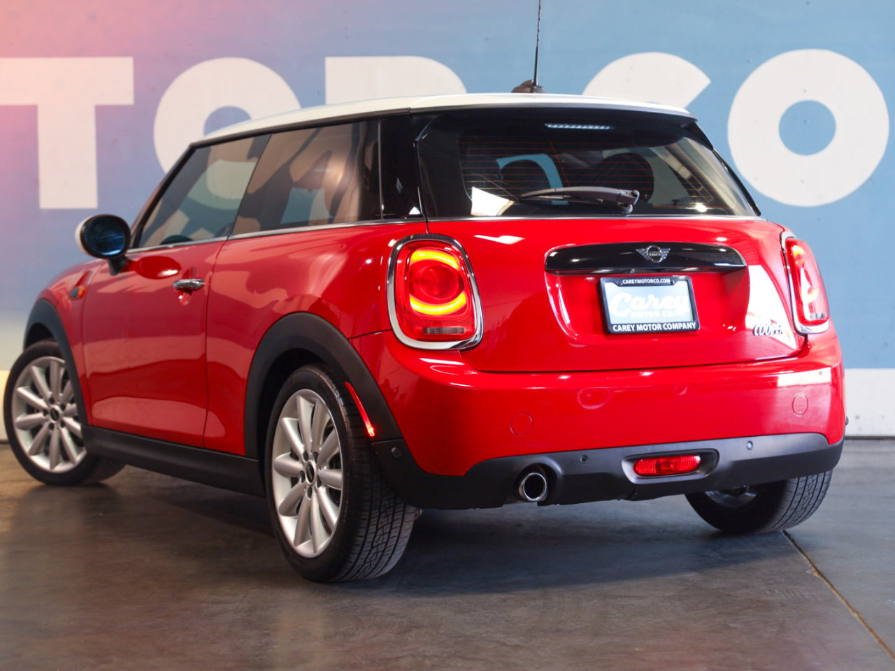 Used 2019 MINI Cooper 2-Door Hardtop image 2
