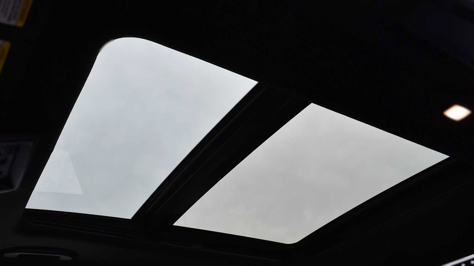 Used 2021 Nissan Titan PRO-4X w/ Pro-4x Convenience Package image 12