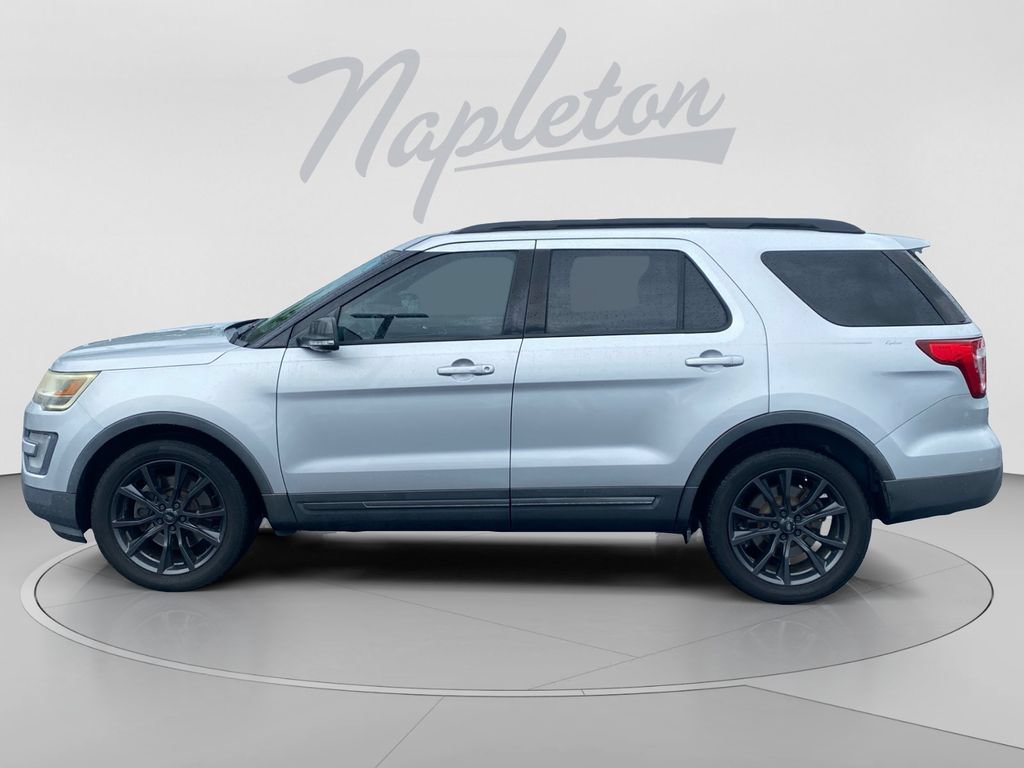 Used 2017 Ford Explorer XLT w/ Equipment Group 202A FWD image 2