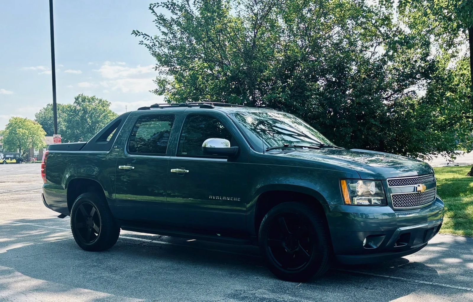 Used 2012 Chevrolet Avalanche LT w/ All-Star Edition AWD/4WD image 16