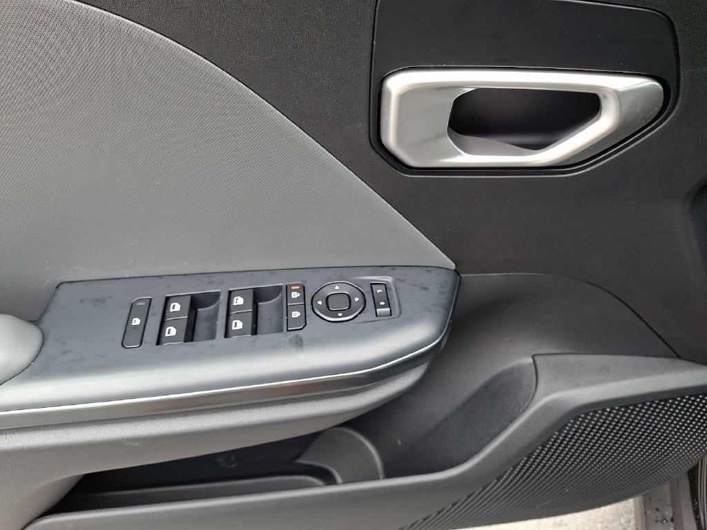 Certified 2025 Kia K4 FWD image 12