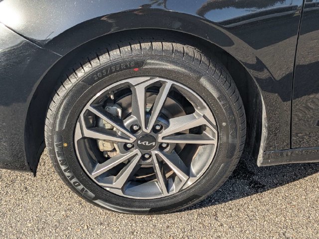 Certified 2024 Kia Forte LXS FWD image 11