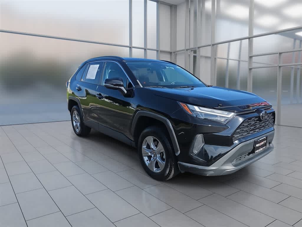 Used 2023 Toyota RAV4 XLE FWD image 3