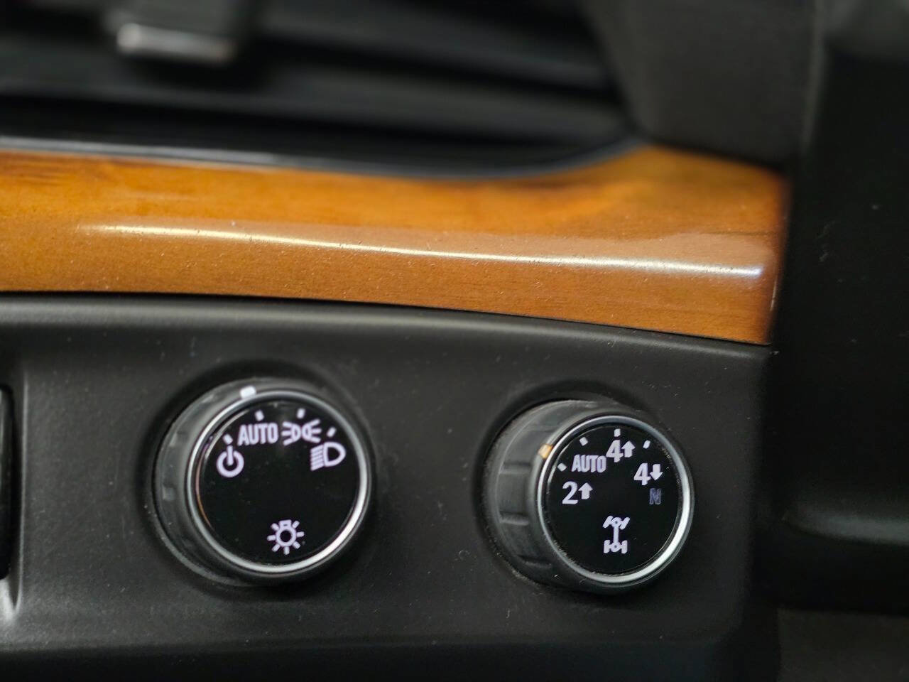 Used 2016 Cadillac Escalade ESV Luxury image 40