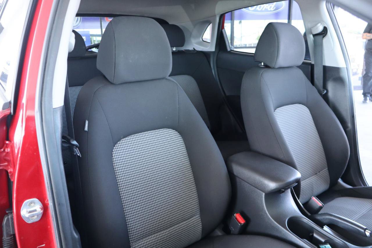 Used 2018 Hyundai Kona SEL FWD image 36