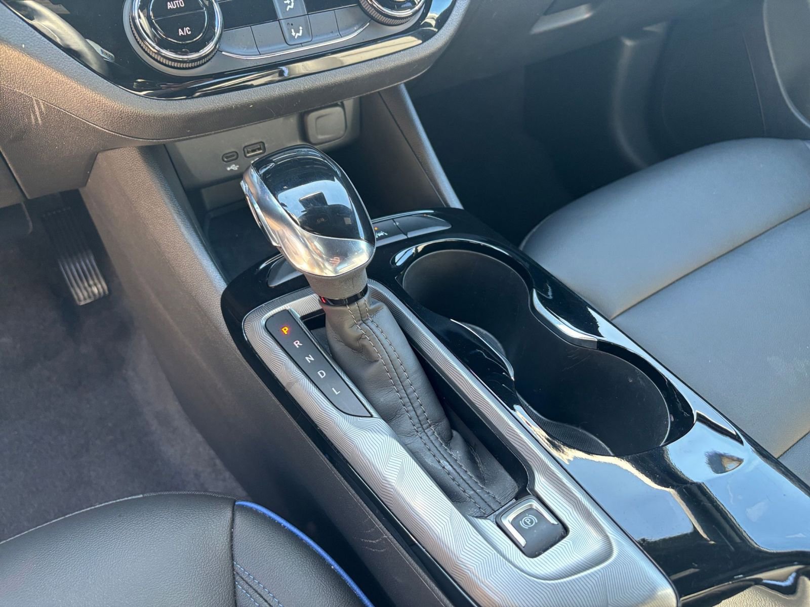 Used 2025 Buick Envista Sport Touring image 40