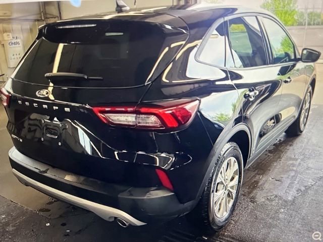 Used 2025 Ford Escape Active w/ Active Premium Tech Pack FWD image 5