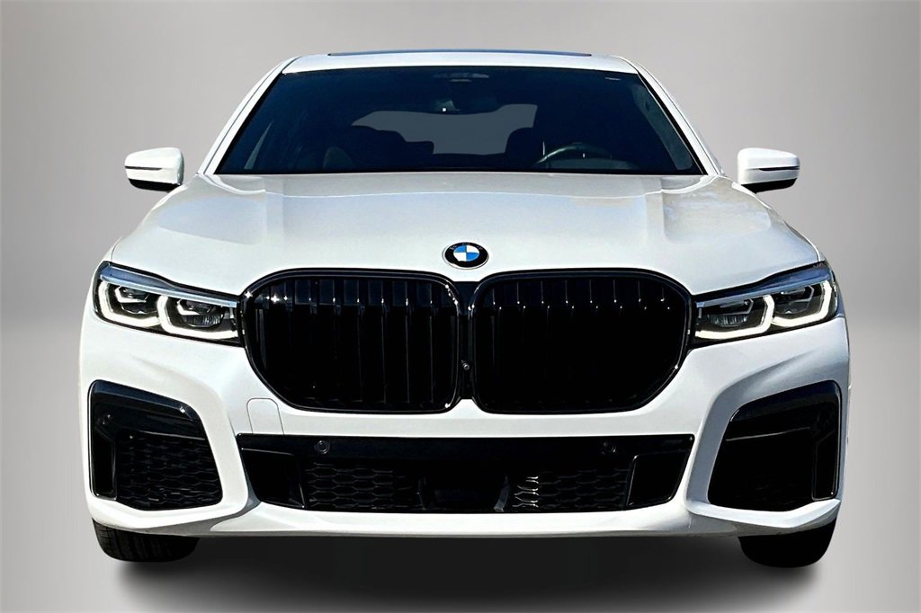 Used 2022 BMW 750i xDrive w/ Luxury Rear Seating Package image 3