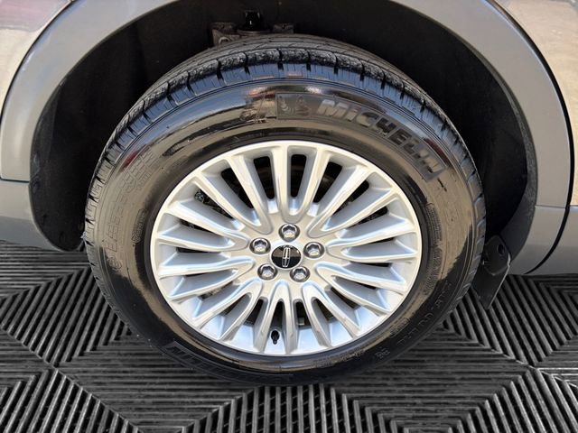 Used 2019 Lincoln Nautilus Premier image 14