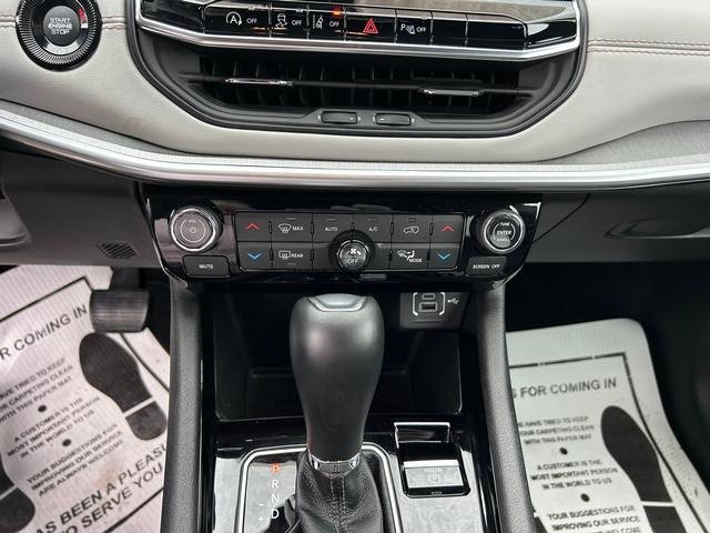 Used 2025 Jeep Compass Limited image 19