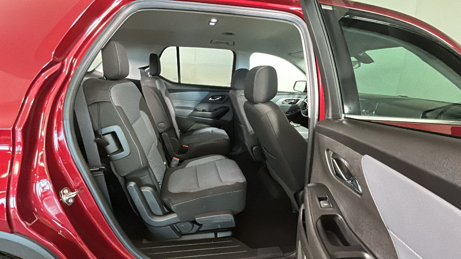 Used 2018 Chevrolet Traverse LT FWD image 37