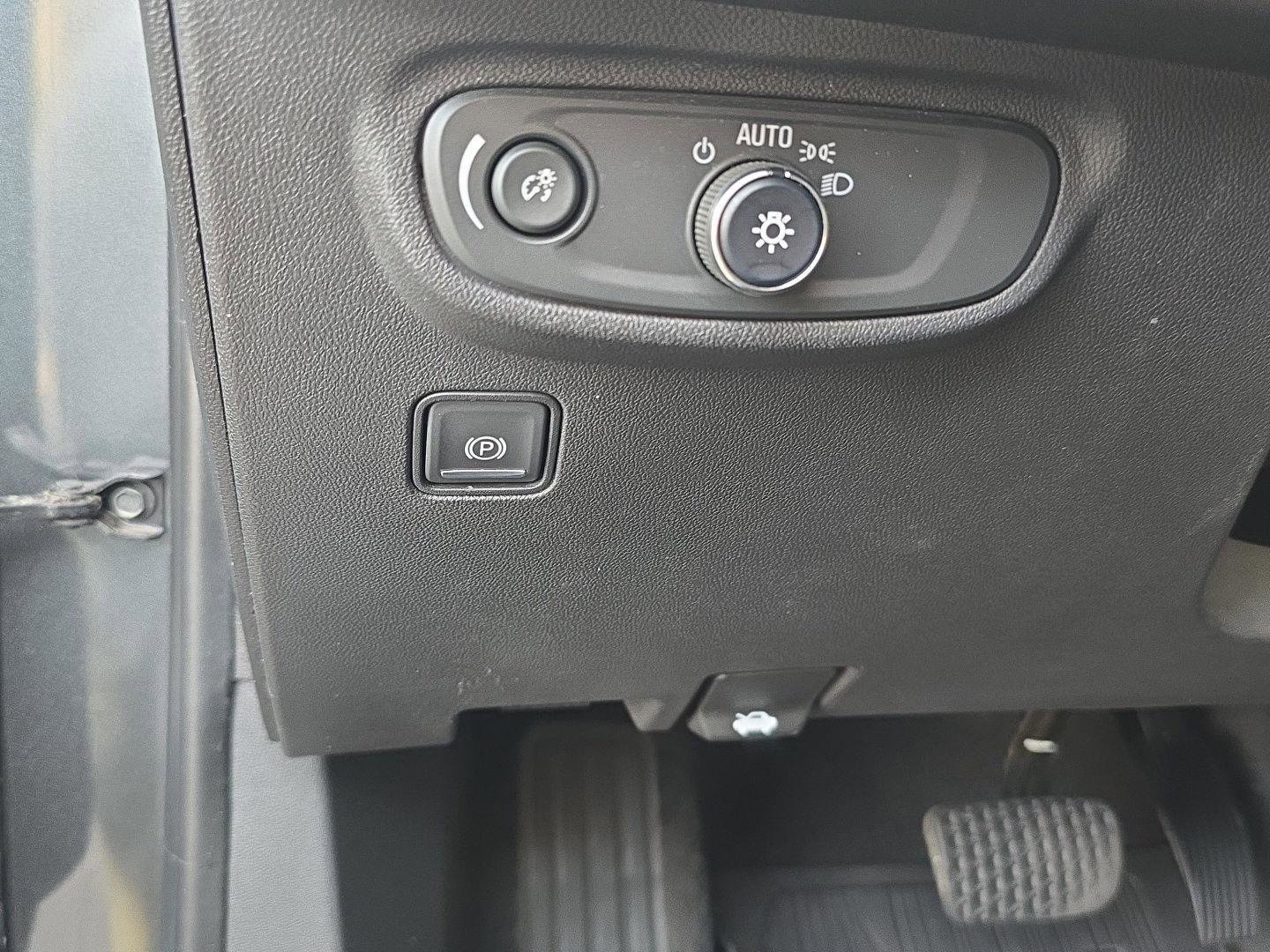 Used 2020 GMC Terrain SLE w/ Driver Convenience Package image 17