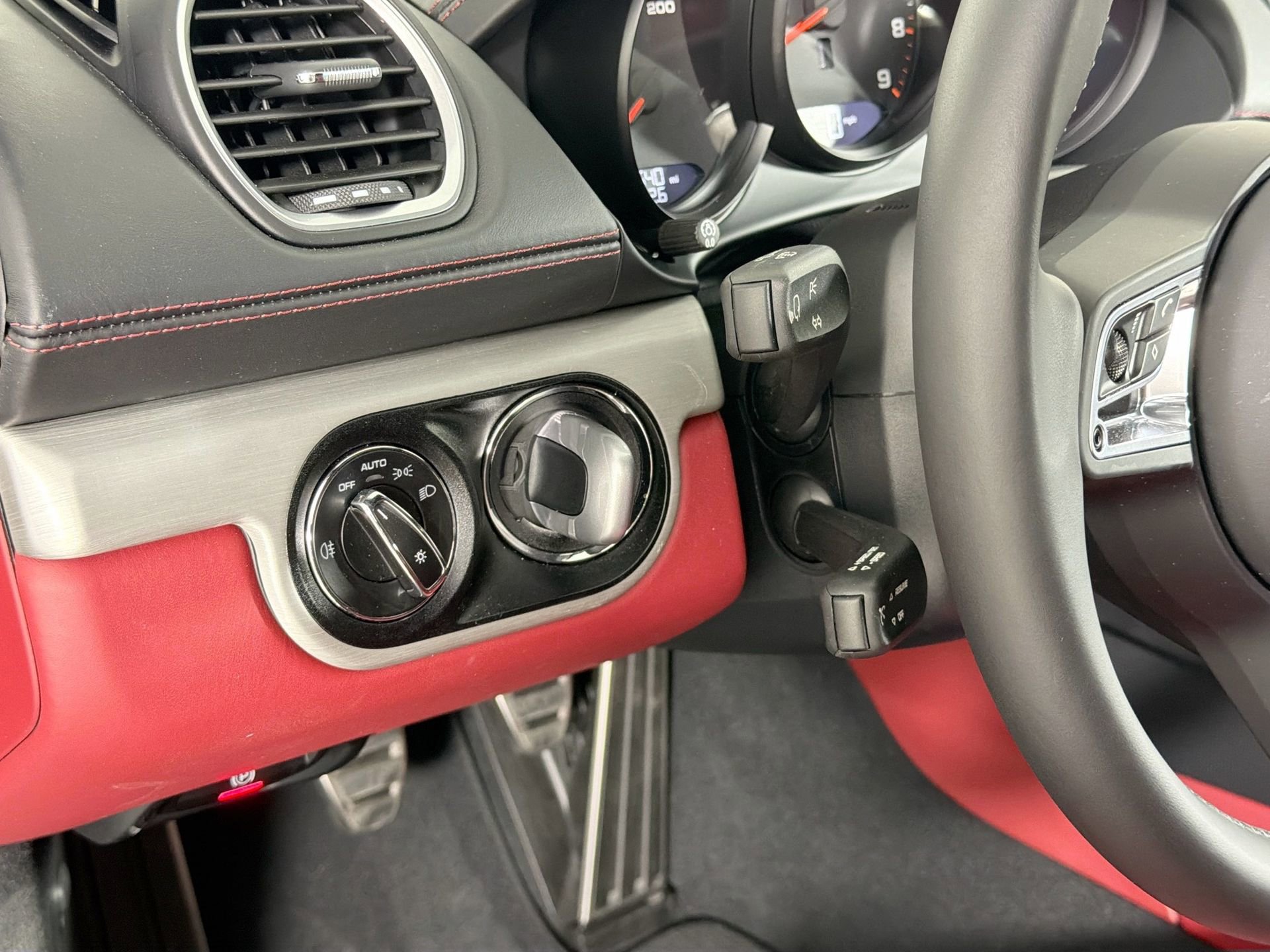Certified 2025 Porsche 718 Boxster GTS image 30
