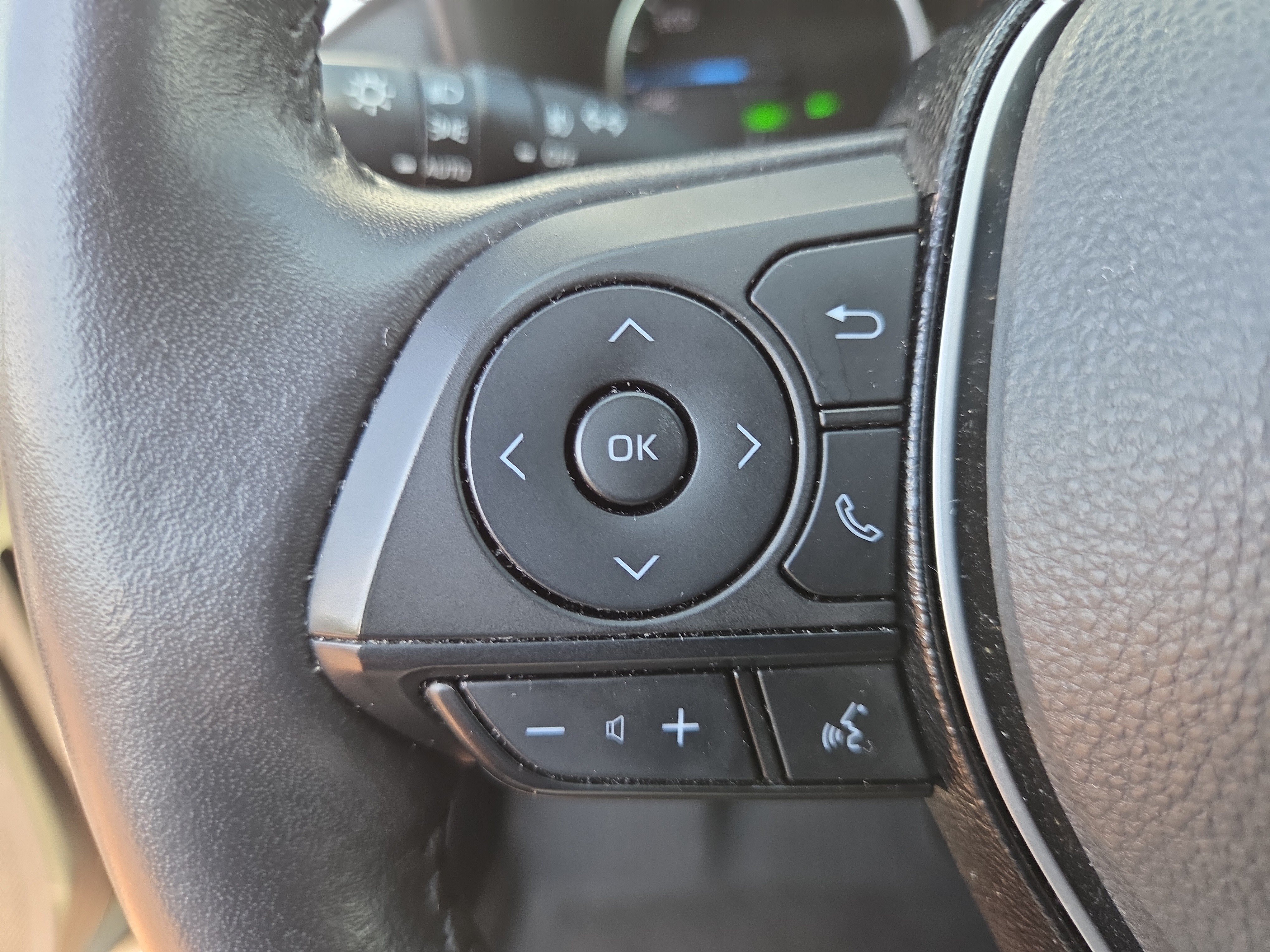 Certified 2021 Toyota RAV4 XLE w/ XLE Grade Weather Package AWD/4WD image 25