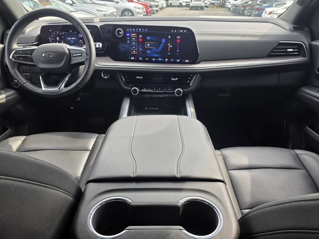 Used 2025 Chevrolet Suburban Z71 AWD/4WD image 12