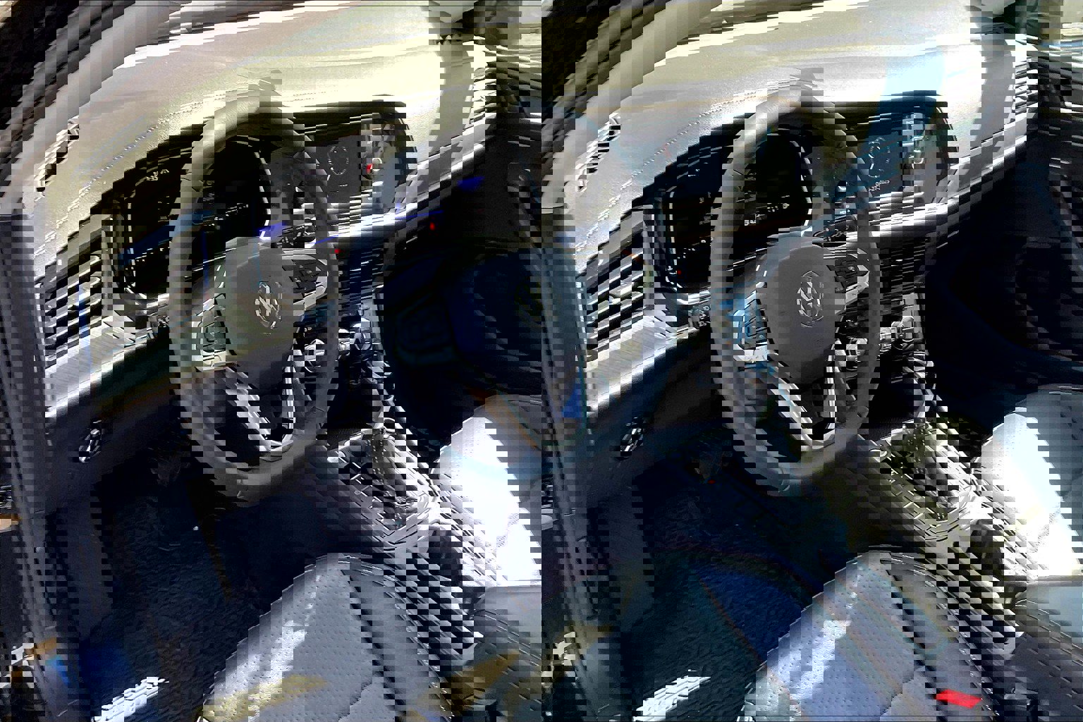 Used 2022 Volkswagen Jetta SE w/ Panoramic Sunroof Package image 14