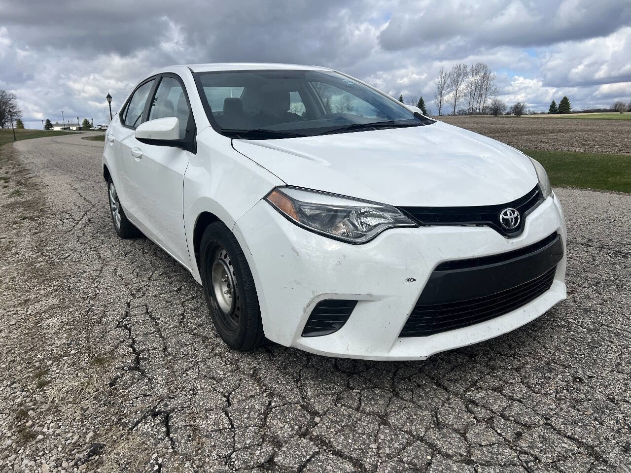 Used 2015 Toyota Corolla LE image 2