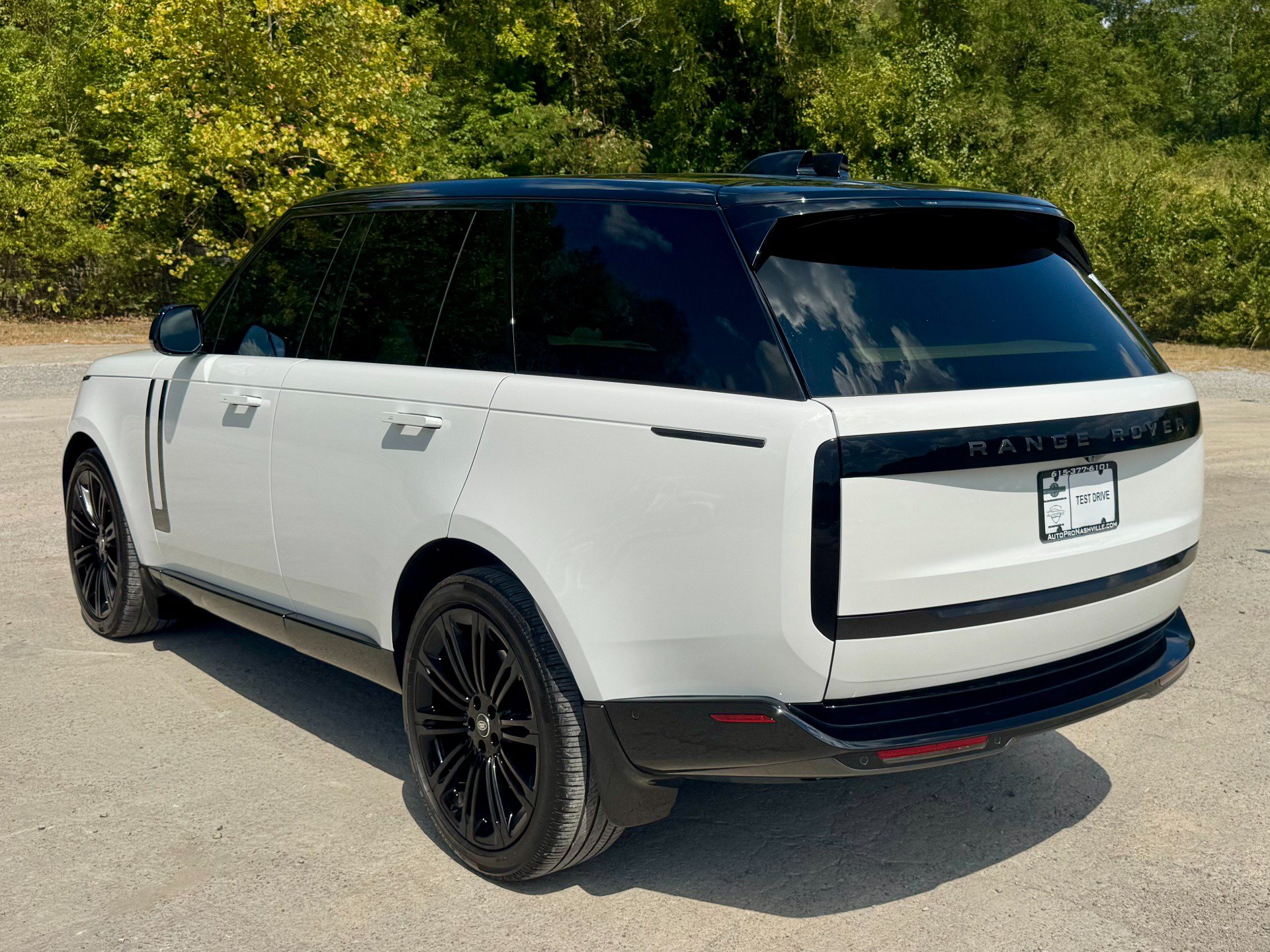Used 2025 Land Rover Range Rover SE AWD/4WD image 4