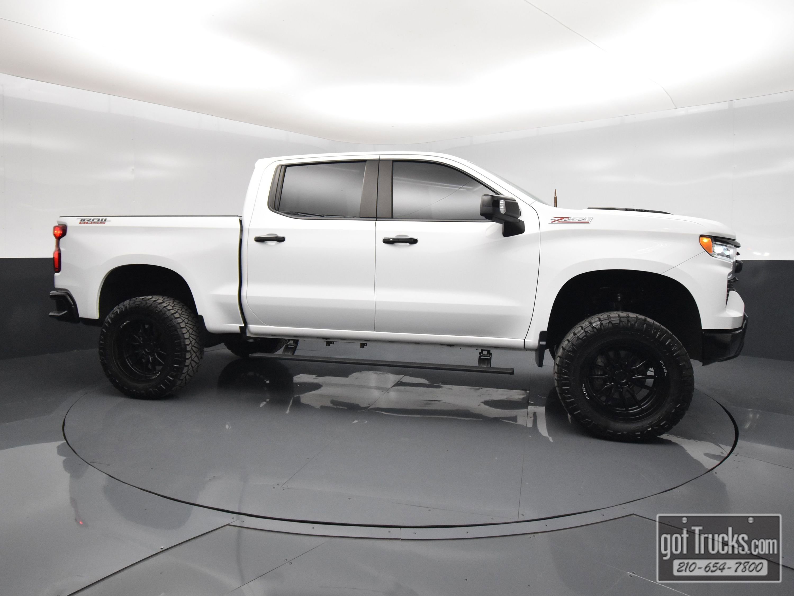 Used 2022 Chevrolet Silverado 1500 LT Trail Boss w/ LT Trail Boss Premium Package AWD/4WD image 51