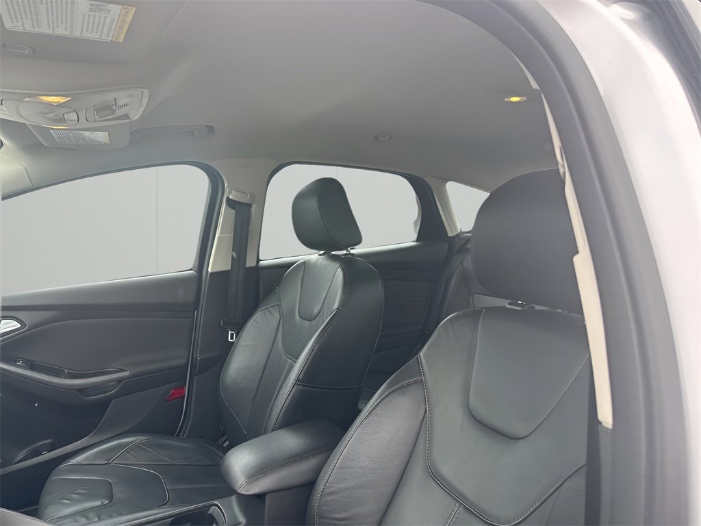 Used 2016 Ford Focus SE w/ Equipment Group 201A image 10