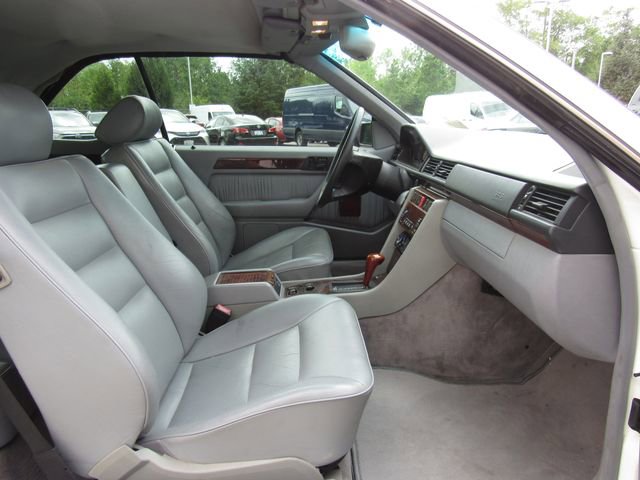 Used 1994 Mercedes-Benz E 320 Convertible image 13