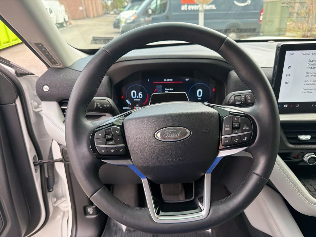 Used 2025 Ford Explorer Platinum w/ Ultimate Package image 17