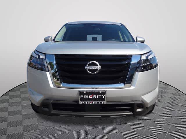 Used 2025 Nissan Pathfinder SV FWD image 5