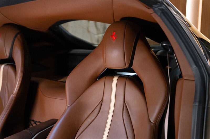 Used 2019 Ferrari 812 Superfast RWD image 17