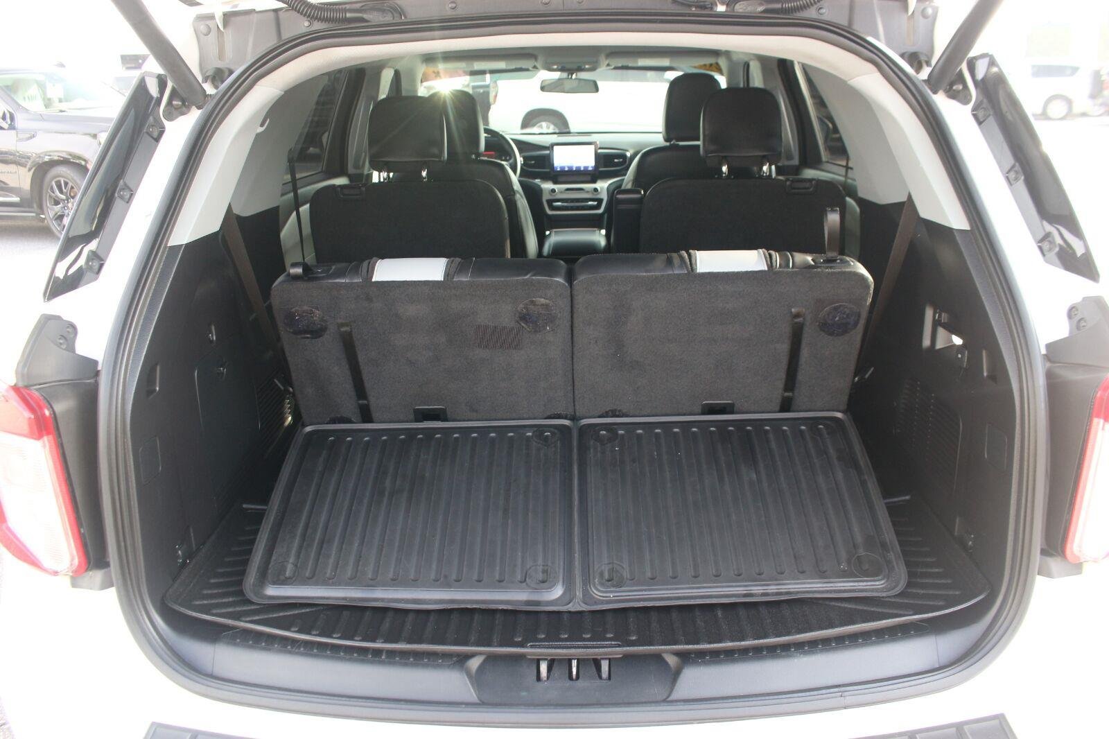 Used 2021 Ford Explorer XLT w/ Equipment Group 202A RWD image 11