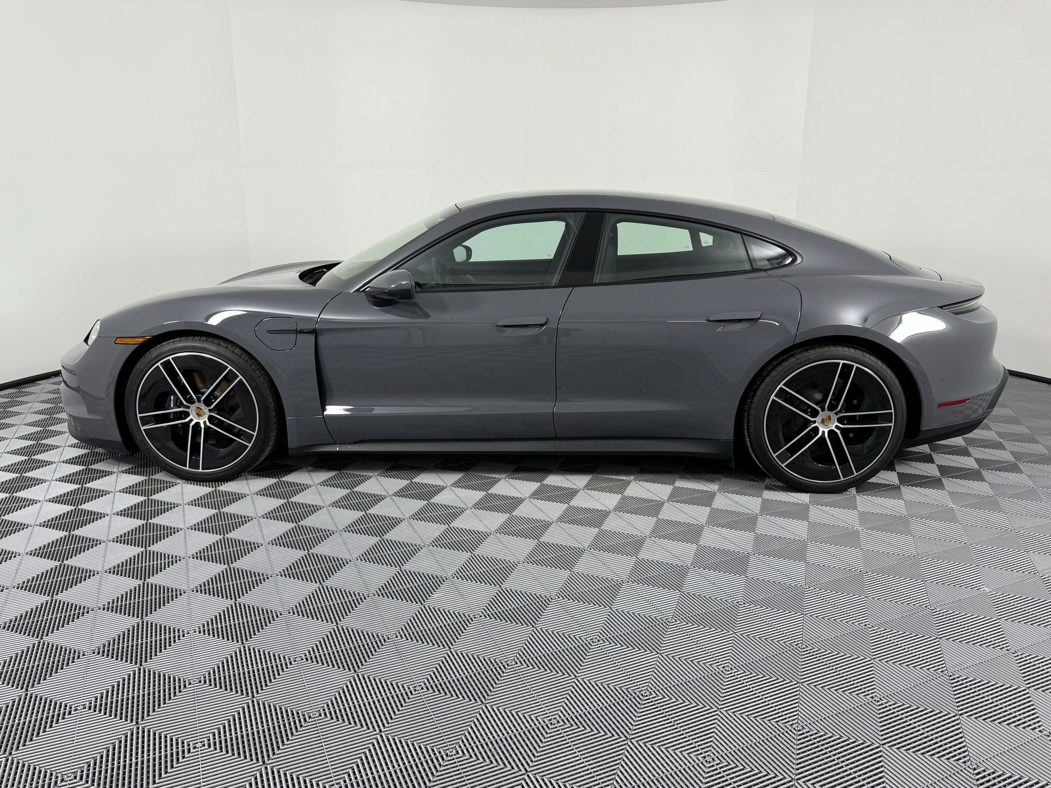 New 2025 Porsche Taycan image 2