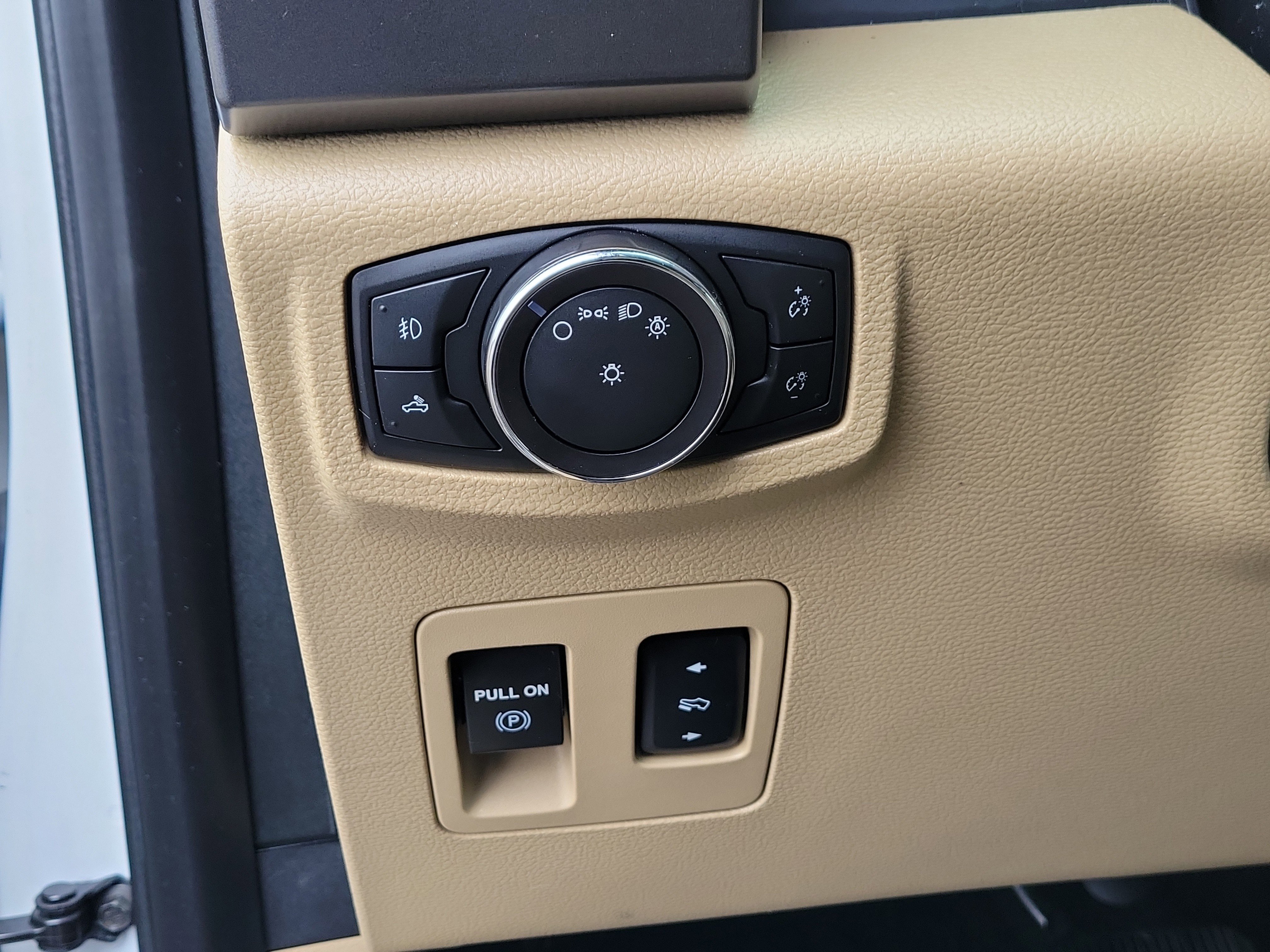 Used 2016 Ford F150 XLT w/ Equipment Group 302A Luxury image 21