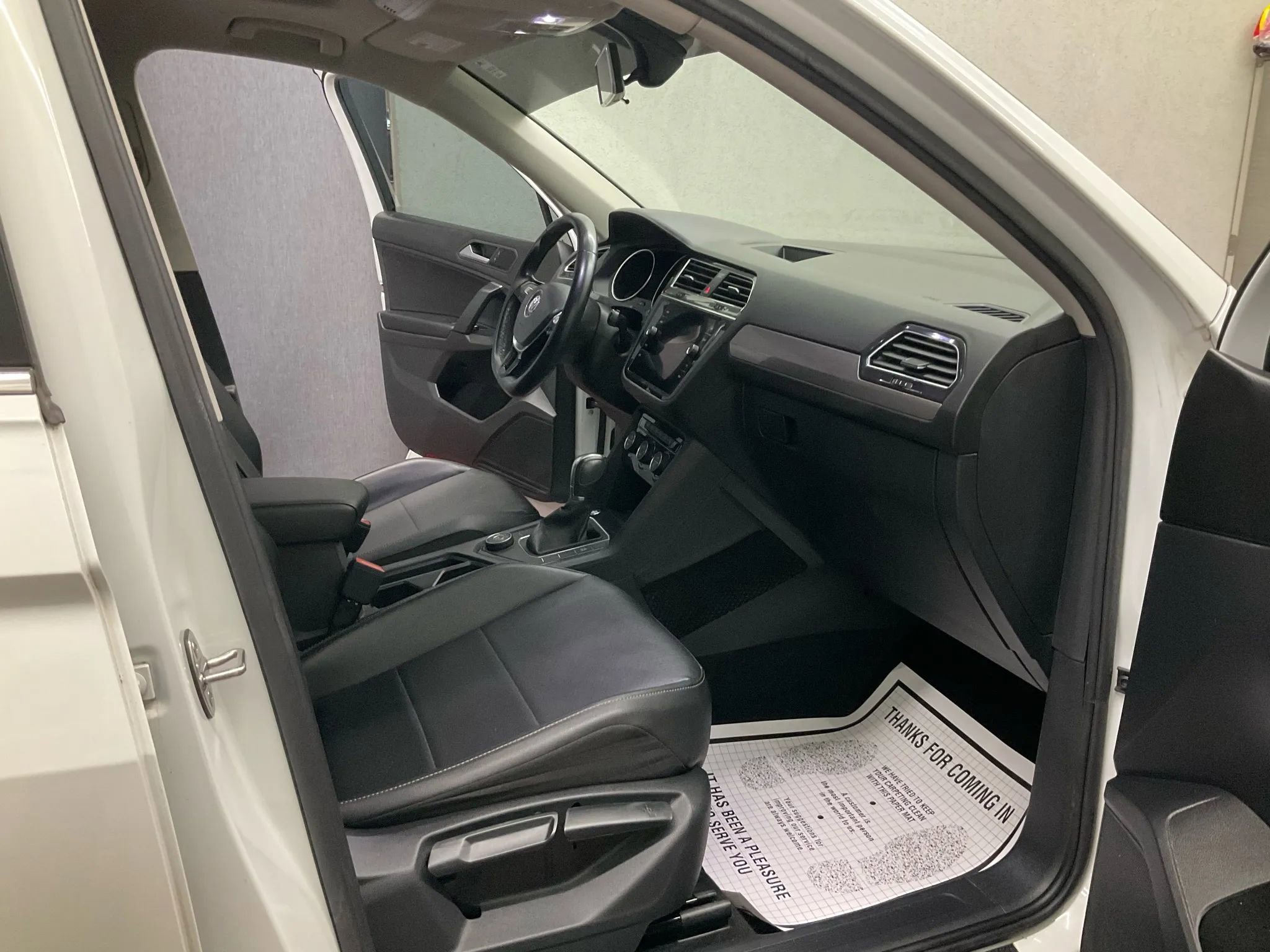 Used 2019 Volkswagen Tiguan SE w/ Panoramic Sunroof Package image 14
