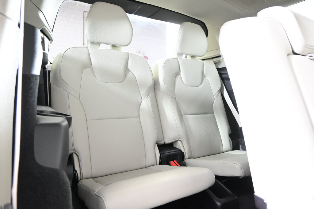 Used 2023 Volvo XC90 B6 Plus w/ Protection Package Premier AWD/4WD image 16