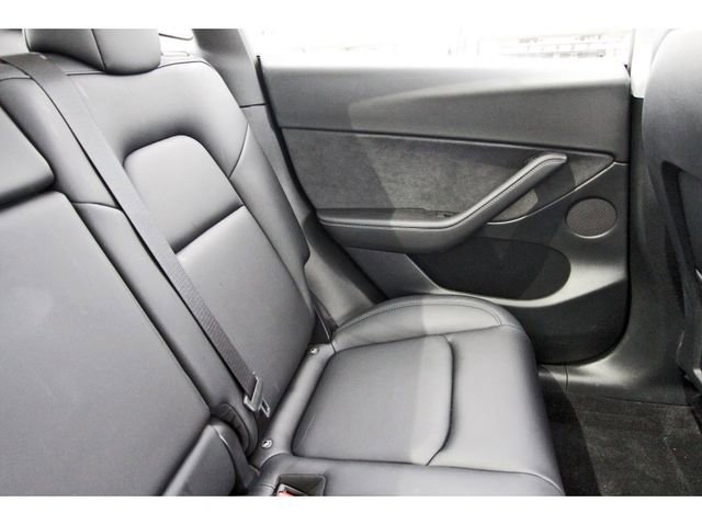 Used 2022 Tesla Model Y Long Range image 10