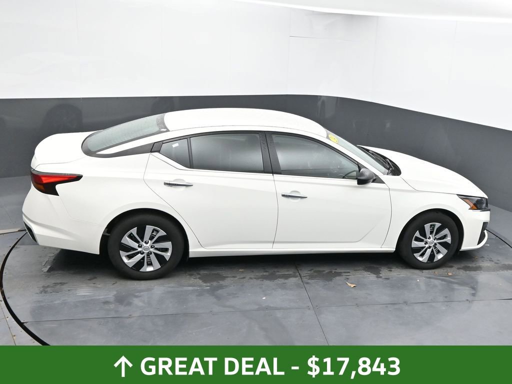 Used 2024 Nissan Altima 2.5 S FWD image 44